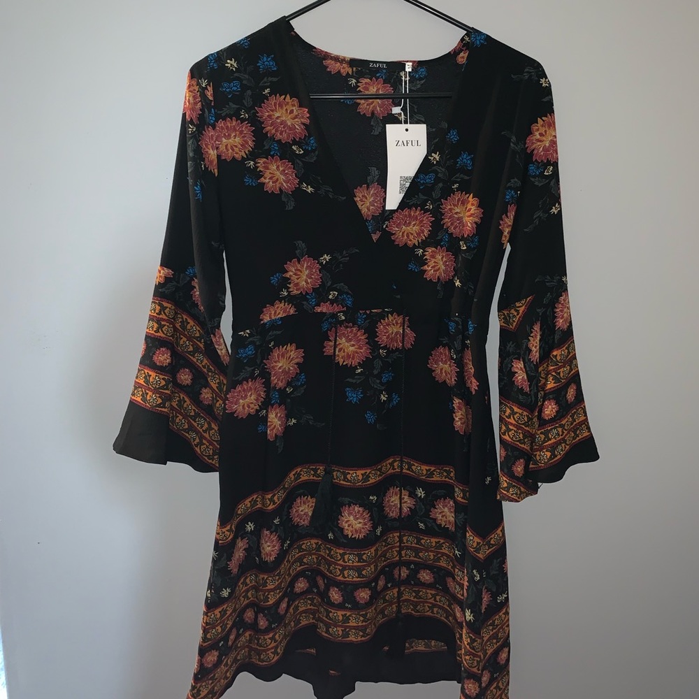 Quarter-length sleeves dress